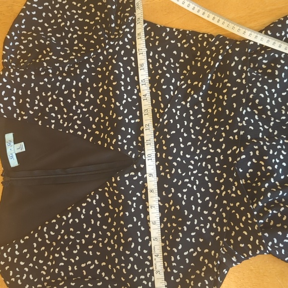 Cutest faux wrap dress with flutter sleeves - Picture 6 of 7